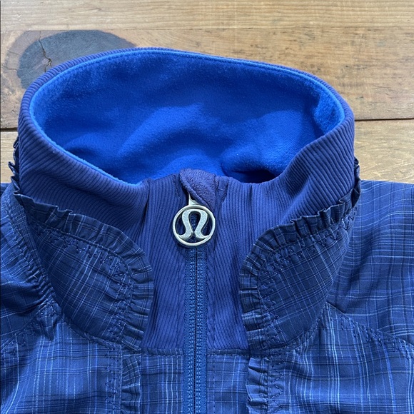 Woman’s Lululemon Blue Run Jacket | Ruffle Zip Front | Plaid Paneling | Size 6 - Picture 12 of 12
